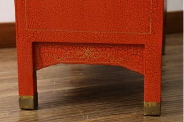 アジアンビンテージ　朱塗り　目の覚めるような朱色に優雅な花鳥図(梅、牡丹、竹)が描かれたキャビネット(収納棚、戸棚、サイドボード、サイドキャビネット、ヴィンテージ)(R-077558)