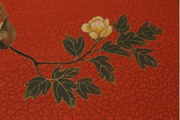 アジアンビンテージ　朱塗り　目の覚めるような朱色に優雅な花鳥図(梅、牡丹、竹)が描かれたキャビネット(収納棚、戸棚、サイドボード、サイドキャビネット、ヴィンテージ)(R-077558)