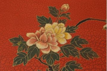 アジアンビンテージ　朱塗り　目の覚めるような朱色に優雅な花鳥図(梅、牡丹、竹)が描かれたキャビネット(収納棚、戸棚、サイドボード、サイドキャビネット、ヴィンテージ)(R-077558)