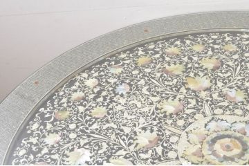 中古　高級品!!　全面に施された螺鈿細工が豪華なダイニングテーブル(食卓、2人掛け、4人掛け、ラウンドテーブル、丸テーブル)(定価推定約200万円)(R-077560)