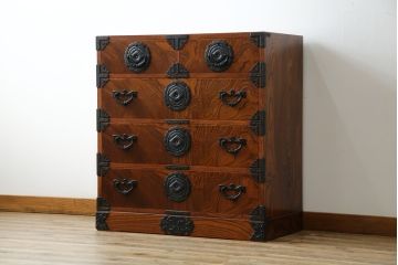 中古　岩谷堂箪笥　独特な杢目と存在感のある金具が美しい衣装箪笥(引き出し、収納たんす、整理箪笥、和タンス、サイドチェスト)(R-077561)