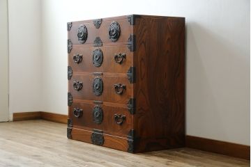 中古　岩谷堂箪笥　独特な杢目と存在感のある金具が美しい衣装箪笥(引き出し、収納たんす、整理箪笥、和タンス、サイドチェスト)(R-077561)