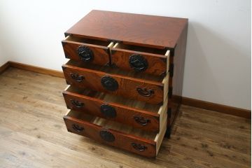 中古　岩谷堂箪笥　独特な杢目と存在感のある金具が美しい衣装箪笥(引き出し、収納たんす、整理箪笥、和タンス、サイドチェスト)(R-077561)