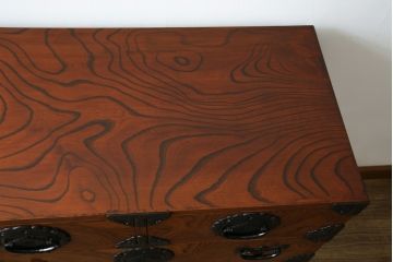 中古　岩谷堂箪笥　独特な杢目と存在感のある金具が美しい衣装箪笥(引き出し、収納たんす、整理箪笥、和タンス、サイドチェスト)(R-077561)