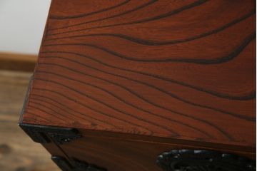 中古　岩谷堂箪笥　独特な杢目と存在感のある金具が美しい衣装箪笥(引き出し、収納たんす、整理箪笥、和タンス、サイドチェスト)(R-077561)