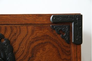 中古　岩谷堂箪笥　独特な杢目と存在感のある金具が美しい衣装箪笥(引き出し、収納たんす、整理箪笥、和タンス、サイドチェスト)(R-077561)