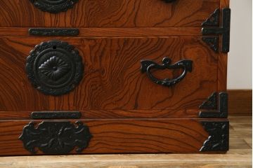 中古　岩谷堂箪笥　独特な杢目と存在感のある金具が美しい衣装箪笥(引き出し、収納たんす、整理箪笥、和タンス、サイドチェスト)(R-077561)