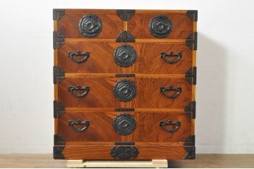 中古　岩谷堂箪笥　独特な杢目と存在感のある金具が美しい衣装箪笥(引き出し、収納たんす、整理箪笥、和タンス、サイドチェスト)(R-077561)