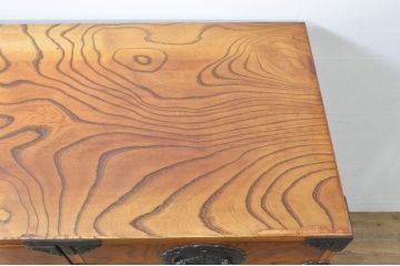 中古　岩谷堂箪笥　独特な杢目と存在感のある金具が美しい衣装箪笥(引き出し、収納たんす、整理箪笥、和タンス、サイドチェスト)(R-077561)