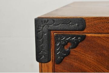 中古　岩谷堂箪笥　独特な杢目と存在感のある金具が美しい衣装箪笥(引き出し、収納たんす、整理箪笥、和タンス、サイドチェスト)(R-077561)