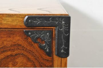 中古　岩谷堂箪笥　独特な杢目と存在感のある金具が美しい衣装箪笥(引き出し、収納たんす、整理箪笥、和タンス、サイドチェスト)(R-077561)