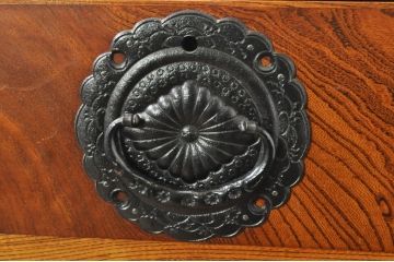 中古　岩谷堂箪笥　独特な杢目と存在感のある金具が美しい衣装箪笥(引き出し、収納たんす、整理箪笥、和タンス、サイドチェスト)(R-077561)