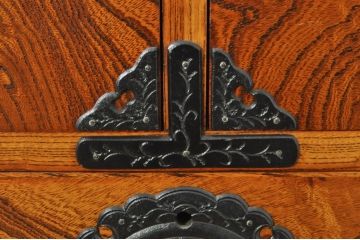 中古　岩谷堂箪笥　独特な杢目と存在感のある金具が美しい衣装箪笥(引き出し、収納たんす、整理箪笥、和タンス、サイドチェスト)(R-077561)