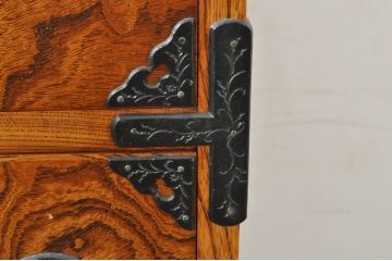 中古　岩谷堂箪笥　独特な杢目と存在感のある金具が美しい衣装箪笥(引き出し、収納たんす、整理箪笥、和タンス、サイドチェスト)(R-077561)