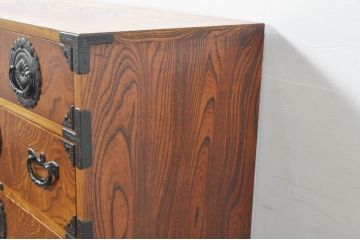 中古　岩谷堂箪笥　独特な杢目と存在感のある金具が美しい衣装箪笥(引き出し、収納たんす、整理箪笥、和タンス、サイドチェスト)(R-077561)