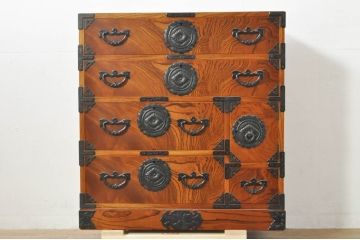 中古　岩谷堂箪笥　独特な杢目と存在感のある金具が美しい収納箪笥(引き出し、衣装箪笥、整理箪笥、和タンス、サイドチェスト)(R-077562)