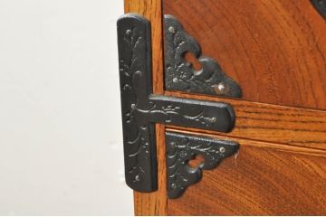 中古　岩谷堂箪笥　独特な杢目と存在感のある金具が美しい収納箪笥(引き出し、衣装箪笥、整理箪笥、和タンス、サイドチェスト)(R-077562)