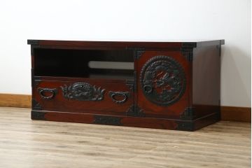 中古　欅産業　仙台民芸箪笥(仙台箪笥)　美しい木目と存在感のある龍の金具が目を惹くテレビボード(テレビ台、ローボード、サイドボード、リビングボード、収納棚、戸棚)(R-077599)