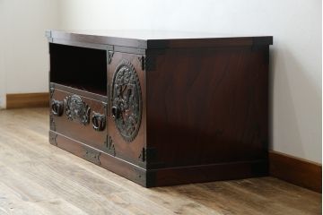 中古　欅産業　仙台民芸箪笥(仙台箪笥)　美しい木目と存在感のある龍の金具が目を惹くテレビボード(テレビ台、ローボード、サイドボード、リビングボード、収納棚、戸棚)(R-077599)