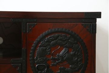 中古　欅産業　仙台民芸箪笥(仙台箪笥)　美しい木目と存在感のある龍の金具が目を惹くテレビボード(テレビ台、ローボード、サイドボード、リビングボード、収納棚、戸棚)(R-077599)