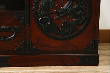 中古　欅産業　仙台民芸箪笥(仙台箪笥)　美しい木目と存在感のある龍の金具が目を惹くテレビボード(テレビ台、ローボード、サイドボード、リビングボード、収納棚、戸棚)(R-077599)