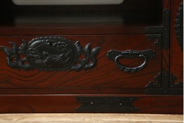 中古　欅産業　仙台民芸箪笥(仙台箪笥)　美しい木目と存在感のある龍の金具が目を惹くテレビボード(テレビ台、ローボード、サイドボード、リビングボード、収納棚、戸棚)(R-077599)