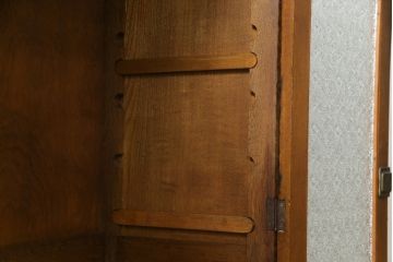 和製アンティーク　高級品!!　前面タモ材　玉杢　希少なプレスガラス入り　大正ロマンの雰囲気漂う本箱(ブックケース、サイドキャビネット、収納棚、戸棚)(R-077604)