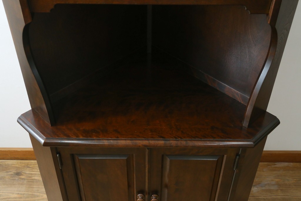 中古　北海道民芸家具　#145　和洋どちらの空間にも馴染むシックな隅棚　(R-077606)