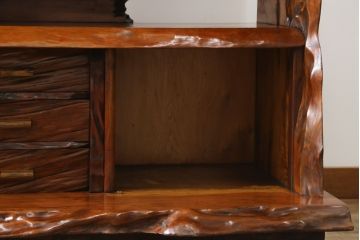 中古　民芸家具　漆塗り　屋久杉を贅沢に使った存在感のある飾り棚(茶棚、収納棚、違い棚、サイドボード)(定価約200万円)(R-077608)
