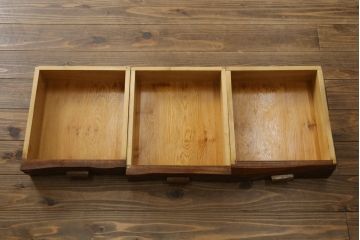 中古　民芸家具　漆塗り　屋久杉を贅沢に使った存在感のある飾り棚(茶棚、収納棚、違い棚、サイドボード)(定価約200万円)(R-077608)