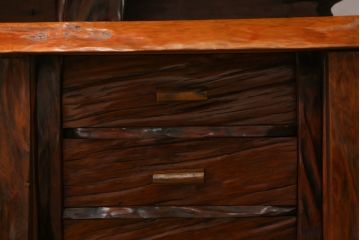 中古　民芸家具　漆塗り　屋久杉を贅沢に使った存在感のある飾り棚(茶棚、収納棚、違い棚、サイドボード)(定価約200万円)(R-077608)