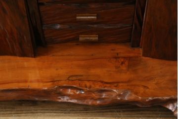 中古　民芸家具　漆塗り　屋久杉を贅沢に使った存在感のある飾り棚(茶棚、収納棚、違い棚、サイドボード)(定価約200万円)(R-077608)