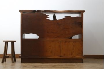 中古　民芸家具　漆塗り　屋久杉を贅沢に使った存在感のある飾り棚(茶棚、収納棚、違い棚、サイドボード)(定価約200万円)(R-077608)