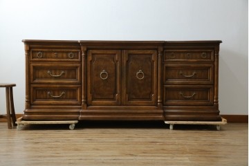 中古　美品　マホガニー材　DREXEL HERITAGE(ドレクセルヘリテイジ)　重厚感あるつくりが魅力的なサイドボード　(R-077609)