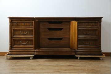 中古　美品　マホガニー材　DREXEL HERITAGE(ドレクセルヘリテイジ)　重厚感あるつくりが魅力的なサイドボード　(R-077609)