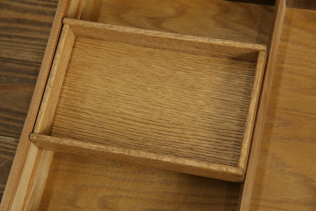 中古　美品　マホガニー材　DREXEL HERITAGE(ドレクセルヘリテイジ)　重厚感あるつくりが魅力的なサイドボード　(R-077609)