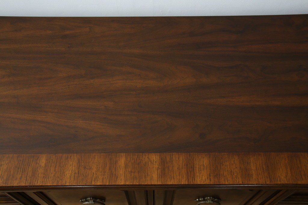 中古　美品　マホガニー材　DREXEL HERITAGE(ドレクセルヘリテイジ)　重厚感あるつくりが魅力的なサイドボード　(R-077609)