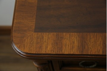 中古　美品　マホガニー材　DREXEL HERITAGE(ドレクセルヘリテイジ)　重厚感あるつくりが魅力的なサイドボード　(R-077609)