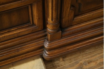 中古　美品　マホガニー材　DREXEL HERITAGE(ドレクセルヘリテイジ)　重厚感あるつくりが魅力的なサイドボード　(R-077609)