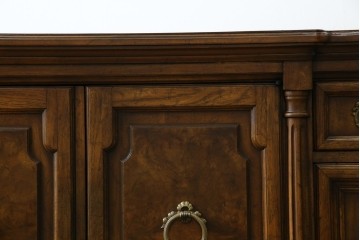 中古　美品　マホガニー材　DREXEL HERITAGE(ドレクセルヘリテイジ)　重厚感あるつくりが魅力的なサイドボード　(R-077609)