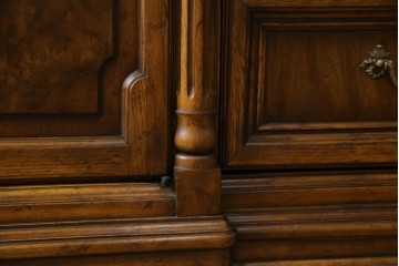 中古　美品　マホガニー材　DREXEL HERITAGE(ドレクセルヘリテイジ)　重厚感あるつくりが魅力的なサイドボード　(R-077609)