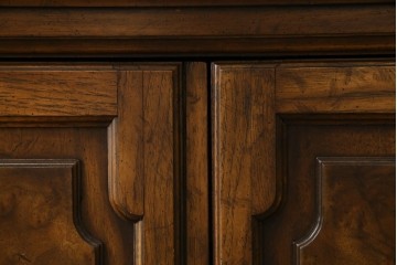 中古　美品　マホガニー材　DREXEL HERITAGE(ドレクセルヘリテイジ)　重厚感あるつくりが魅力的なサイドボード　(R-077609)