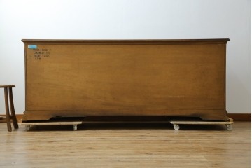 中古　美品　マホガニー材　DREXEL HERITAGE(ドレクセルヘリテイジ)　重厚感あるつくりが魅力的なサイドボード　(R-077609)