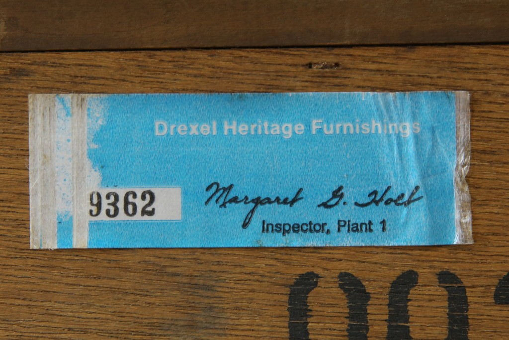中古　美品　マホガニー材　DREXEL HERITAGE(ドレクセルヘリテイジ)　重厚感あるつくりが魅力的なサイドボード　(R-077609)