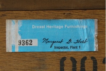 中古　美品　マホガニー材　DREXEL HERITAGE(ドレクセルヘリテイジ)　重厚感あるつくりが魅力的なサイドボード　(R-077609)