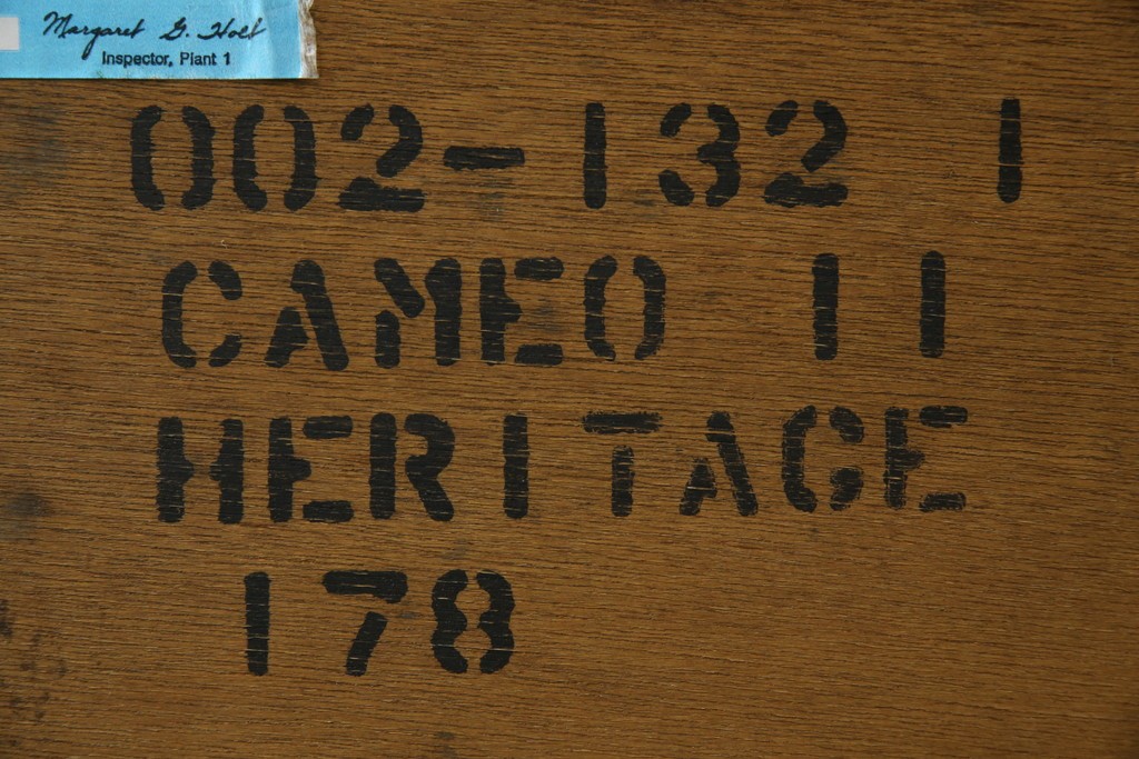 中古　美品　マホガニー材　DREXEL HERITAGE(ドレクセルヘリテイジ)　重厚感あるつくりが魅力的なサイドボード　(R-077609)