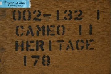 中古　美品　マホガニー材　DREXEL HERITAGE(ドレクセルヘリテイジ)　重厚感あるつくりが魅力的なサイドボード　(R-077609)