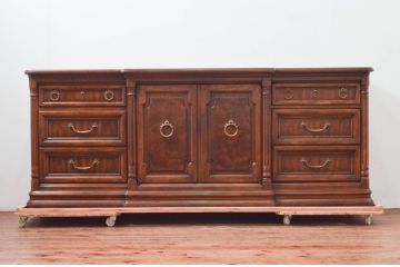 中古　美品　マホガニー材　DREXEL HERITAGE(ドレクセルヘリテイジ)　重厚感あるつくりが魅力的なサイドボード(サイドチェスト、カウンター、リビングボード)(R-077609)