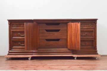 中古　美品　マホガニー材　DREXEL HERITAGE(ドレクセルヘリテイジ)　重厚感あるつくりが魅力的なサイドボード(サイドチェスト、カウンター、リビングボード)(R-077609)