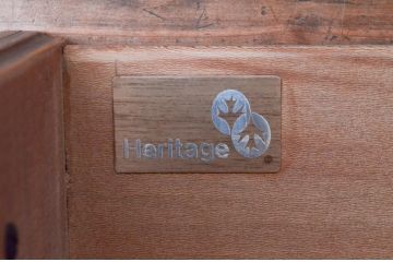 中古　美品　マホガニー材　DREXEL HERITAGE(ドレクセルヘリテイジ)　重厚感あるつくりが魅力的なサイドボード(サイドチェスト、カウンター、リビングボード)(R-077609)